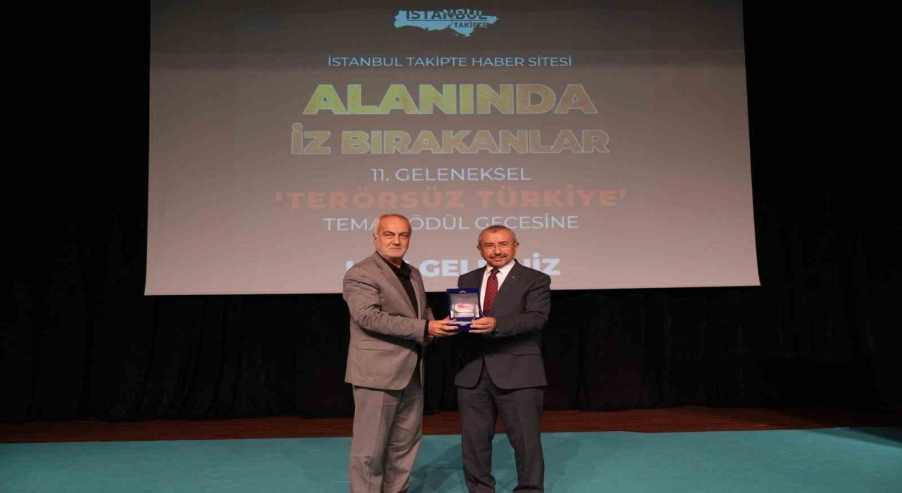 Gençliğe yatırım ödülle taçlandı: Arnavutköy Belediyesine Alanında İz Bırakan ödülü