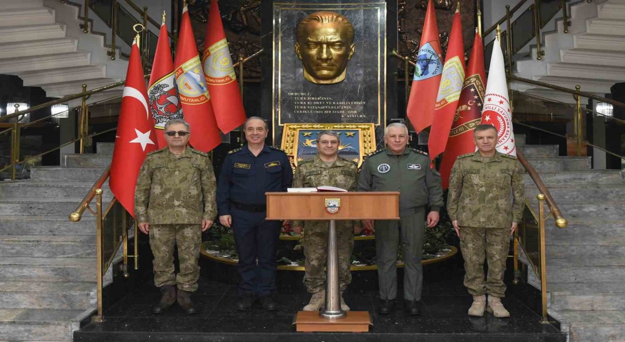 Genelkurmay Başkanı Bayraktaroğlu, 3üncü Ordu Komutanlığını ziyaret etti