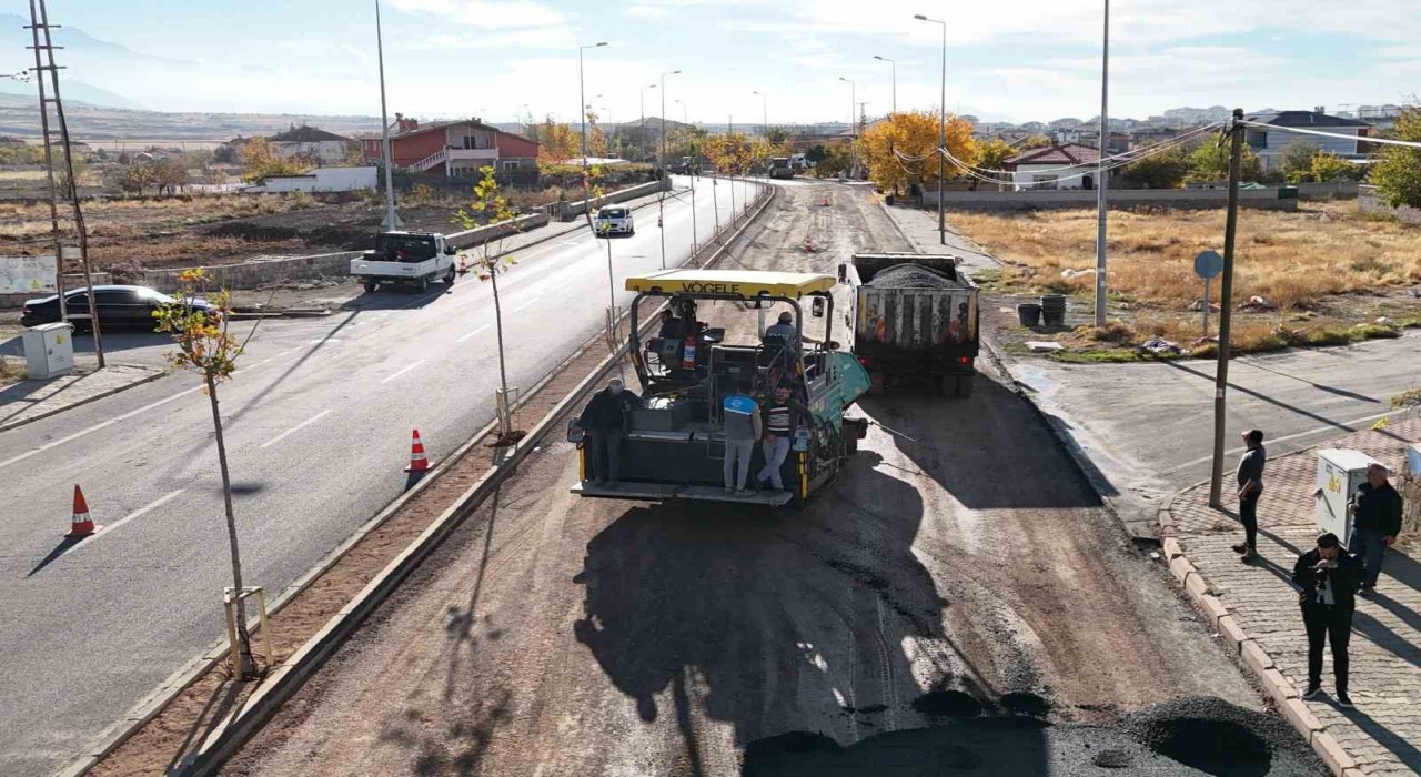 Gesi Mimar Sinan Caddesinde yenileme çalışması devam ediyor