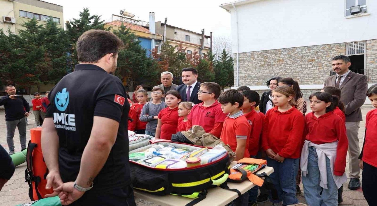 Gökçeadada çocuklar sağlık ve afet konularında bilgilendirildi