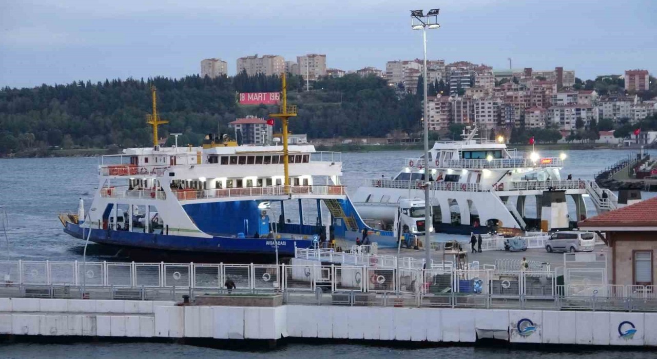 Gökçeadaya tüm feribot seferleri iptal edildi