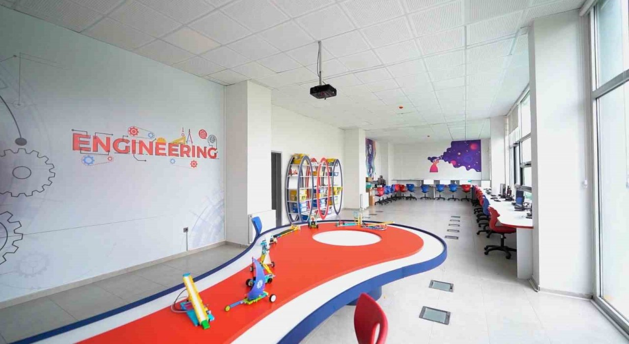 Gökkuşağı Kolejinden 24 Kasım Mesajı: Öğretmenler, eğitimde mükemmellik yolculuğumuzun öncü liderleridir