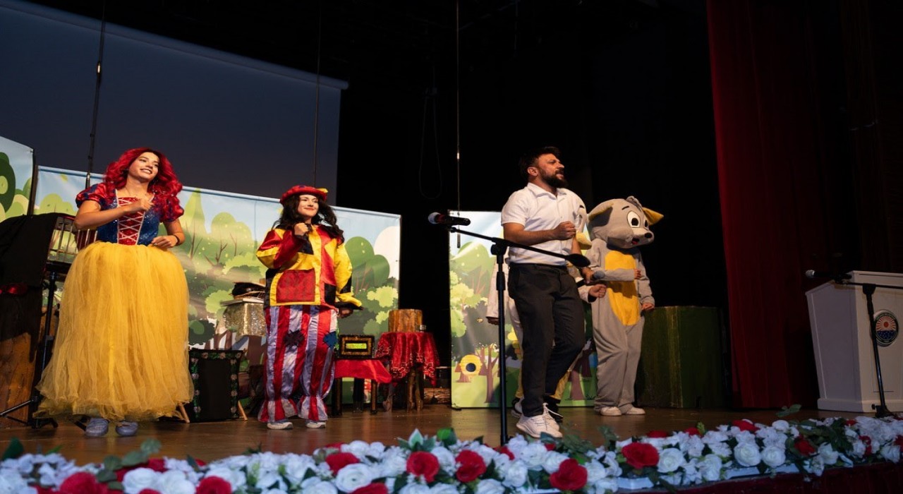 Gölbaşı Belediyesinin düzenlediği ‘Çocuk Tiyatrosu Günlerine miniklerden yoğun ilgi