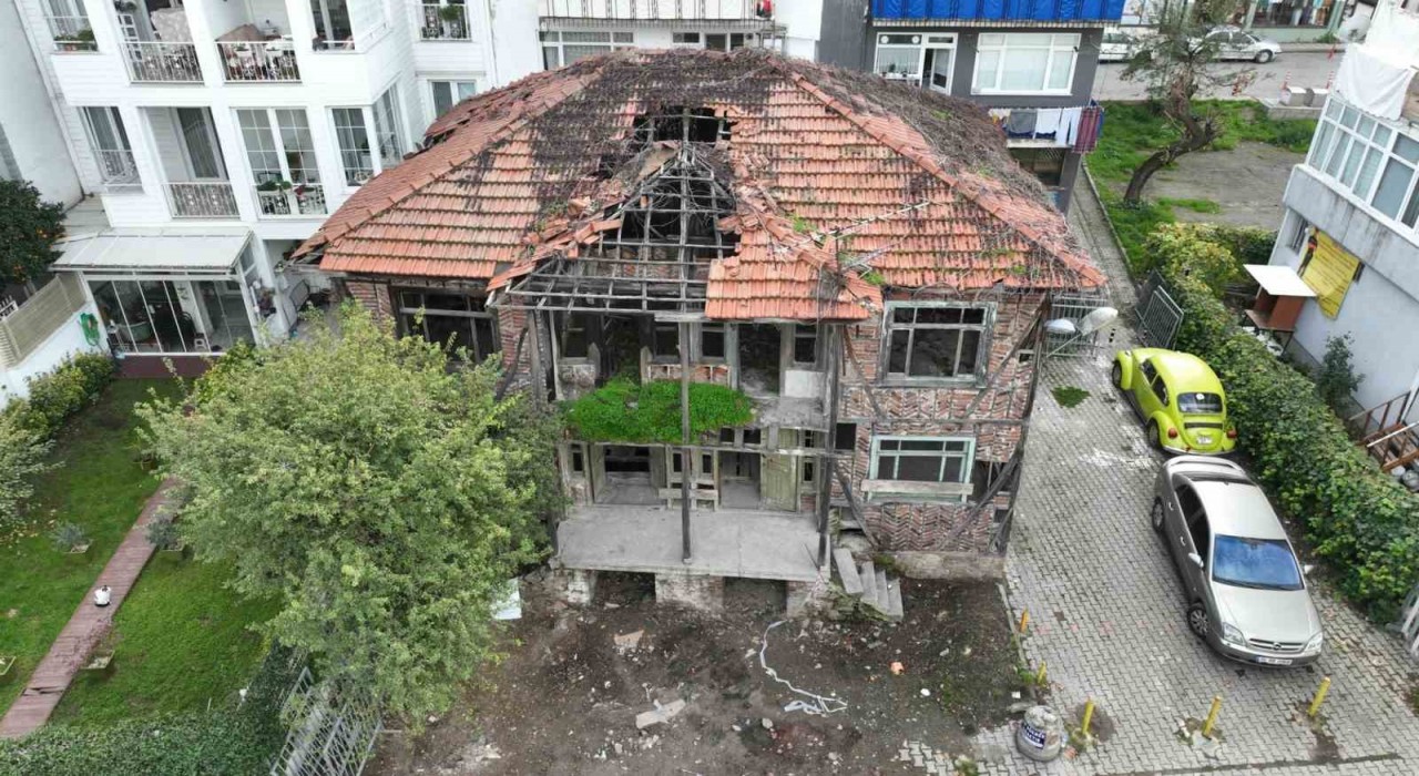 Gölcükte atıl durumdaki tarihi yapı kütüphane oluyor