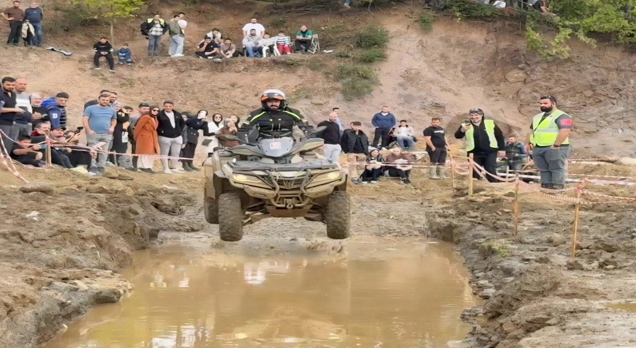 Gölcükte ATV tutkunları zorlu parkurda mücadele etti