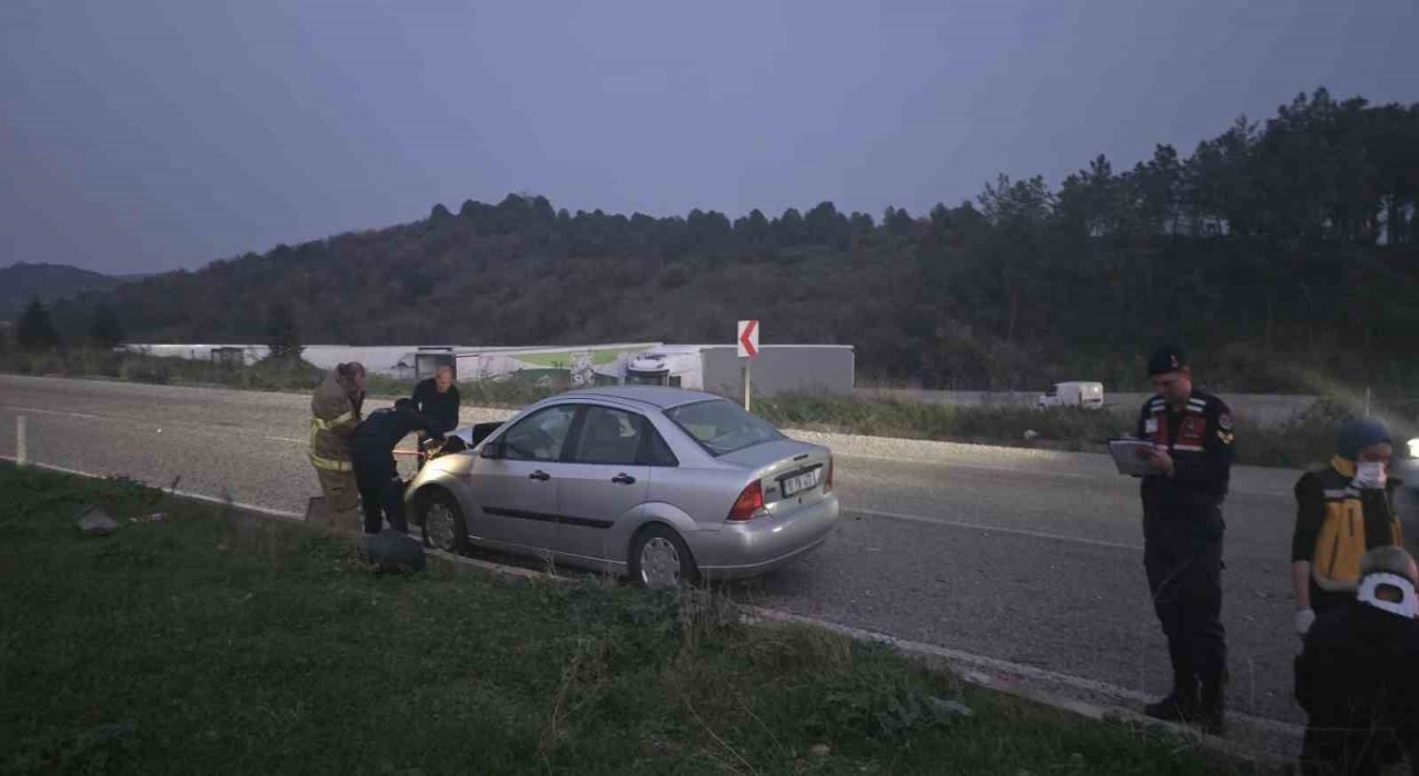 Gönen-Bandırma kara yolunda iki araç çarpıştı: 3 yaralı