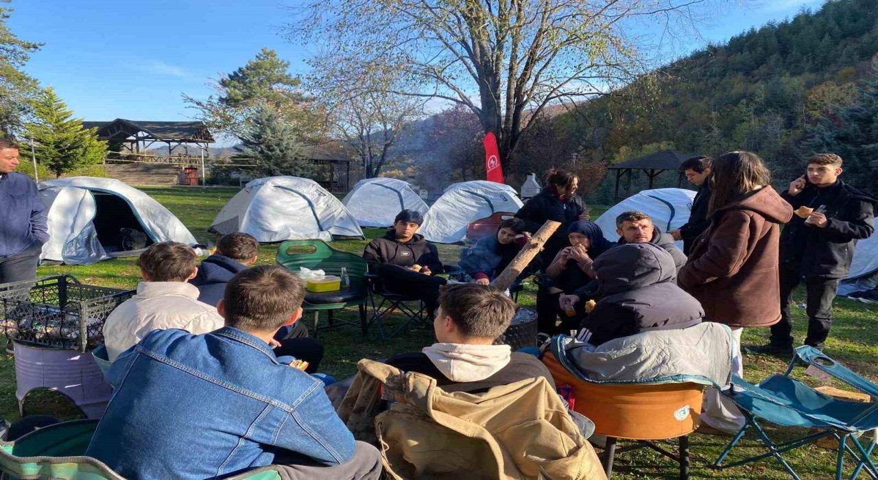 Gönüllü gençler Samanderede bir araya geldi
