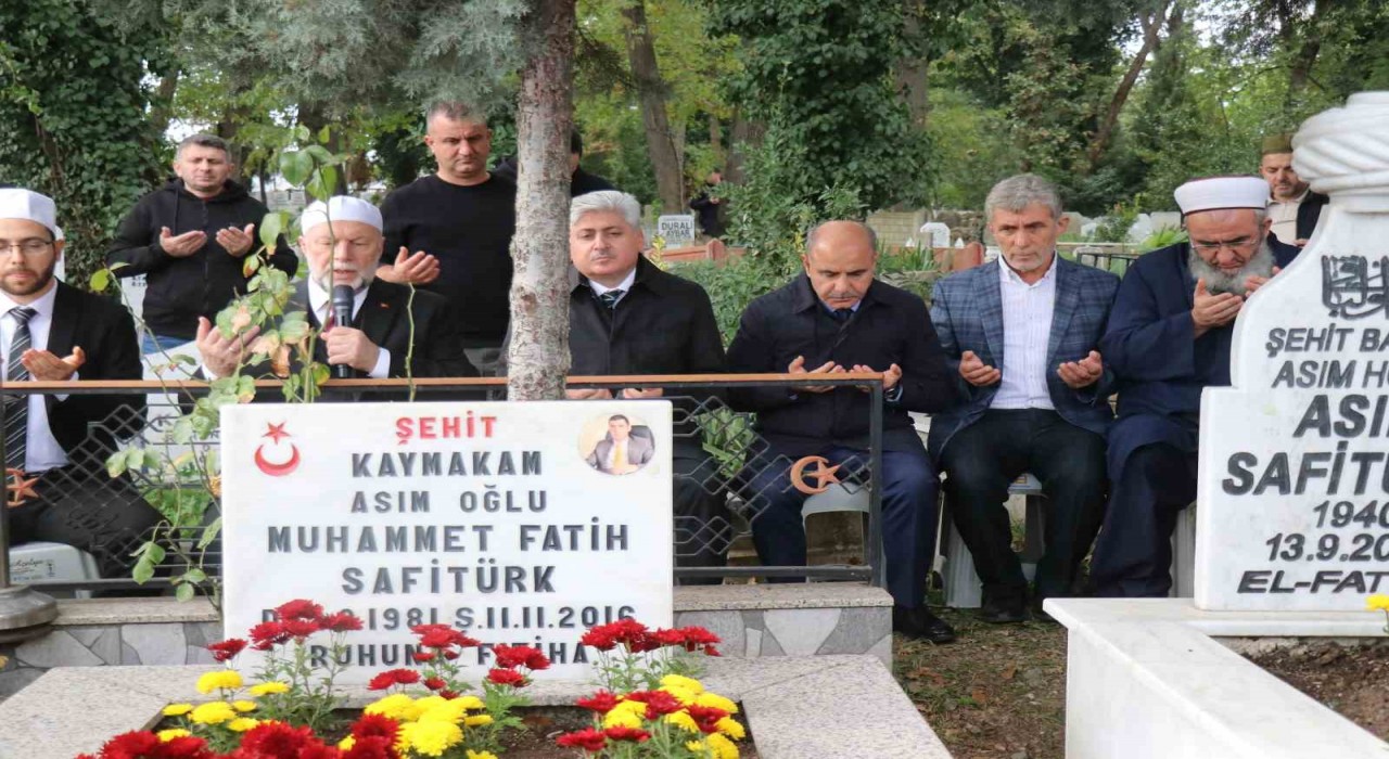 Görevi başında şehit edilen Kaymakam Safitürk, vefatının 9uncu yılında kabri başında anıldı