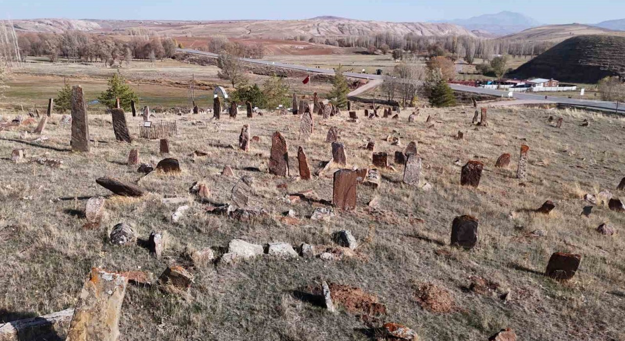 Görüntüsü ile ‘Orhun Kitabelerini andırıyor, gerçeği öğrenenler ise hayrete düşüyor