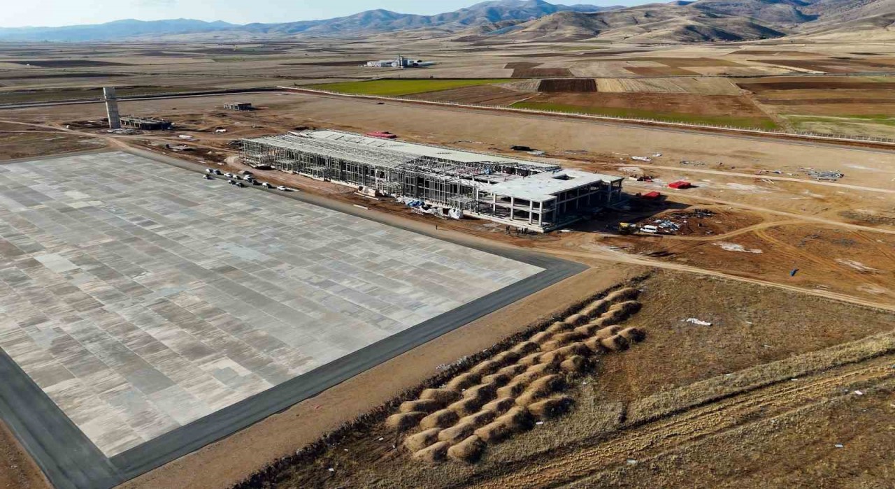 Gümüşhane ve Bayburtun dünyaya açılacak kapısı olan havalimanı hızla yükseliyor