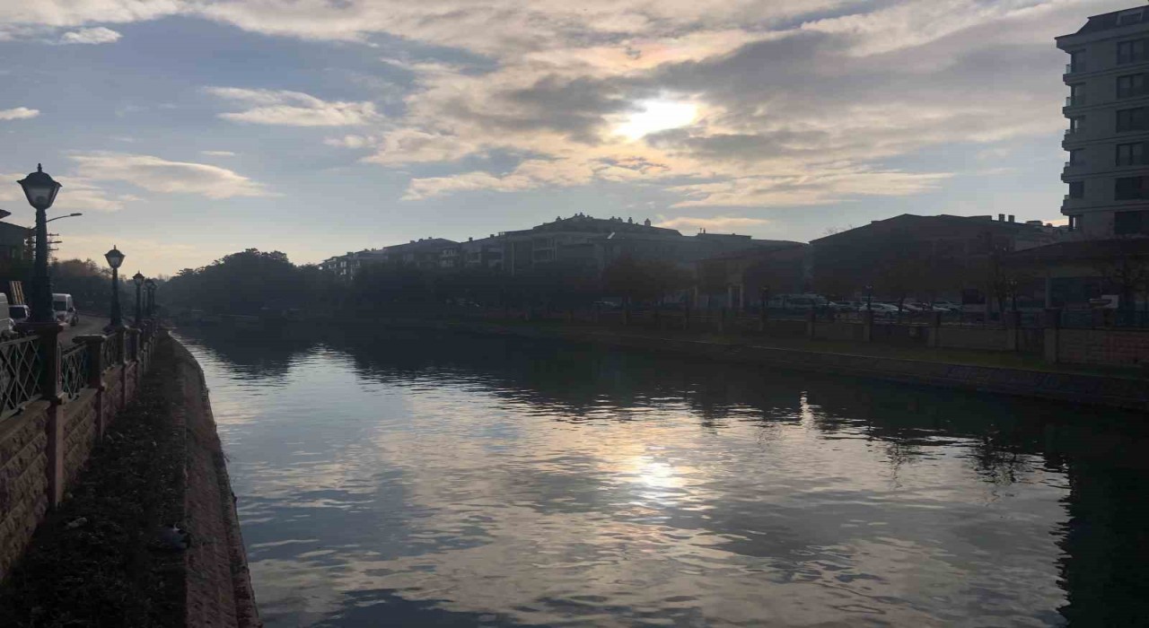 Güneş ve Porsuk Çayının uyumu ortaya kartpostallık görüntüler çıkardı