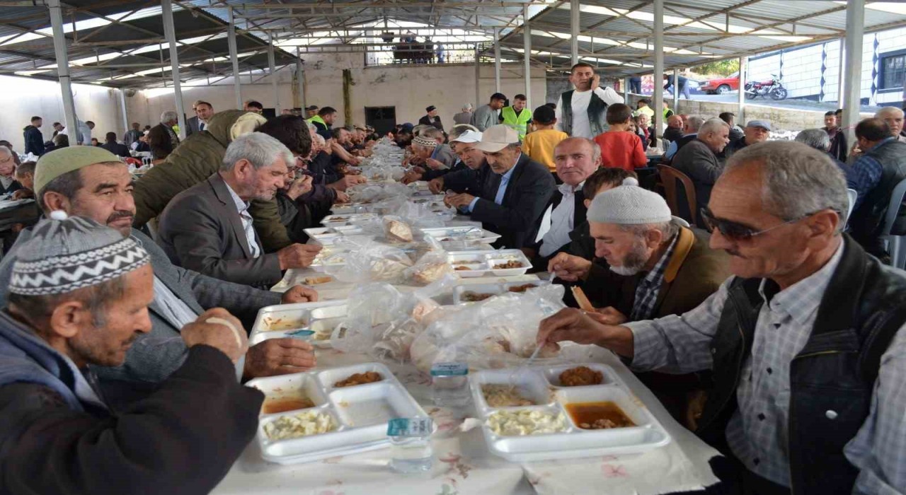 Güneşlide 7 bin kişi aynı sofrada buluştu