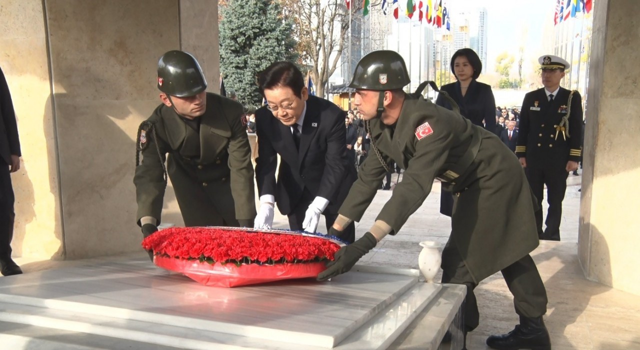 Güney Kore Cumhuriyeti Cumhurbaşkanı Myungdan Kore gazilerine yakın ilgi