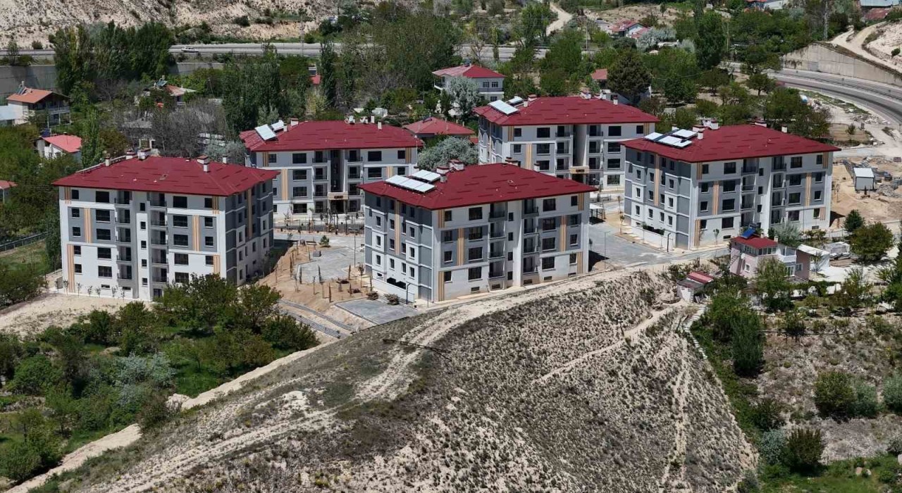 Güründe yapımı tamamlanan 85 afet konutunun anahtar teslimi yapıldı