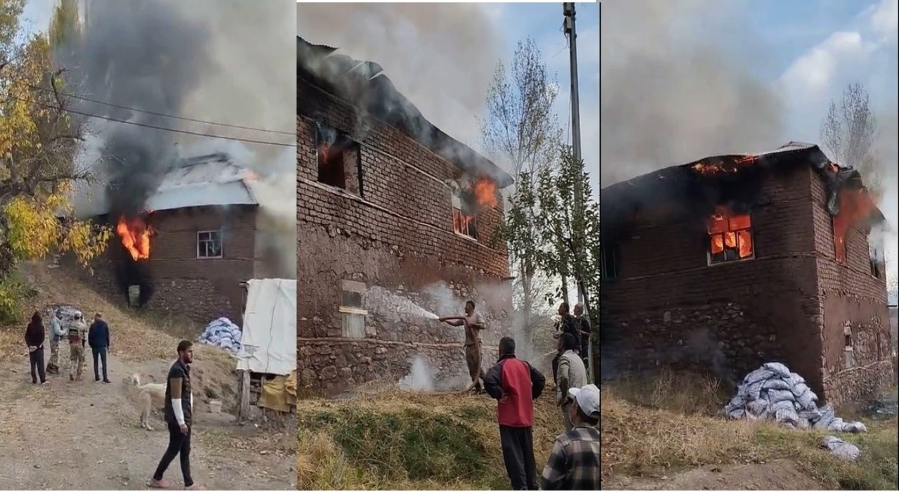 Hakkaride 2 katlı toprak evde yangın