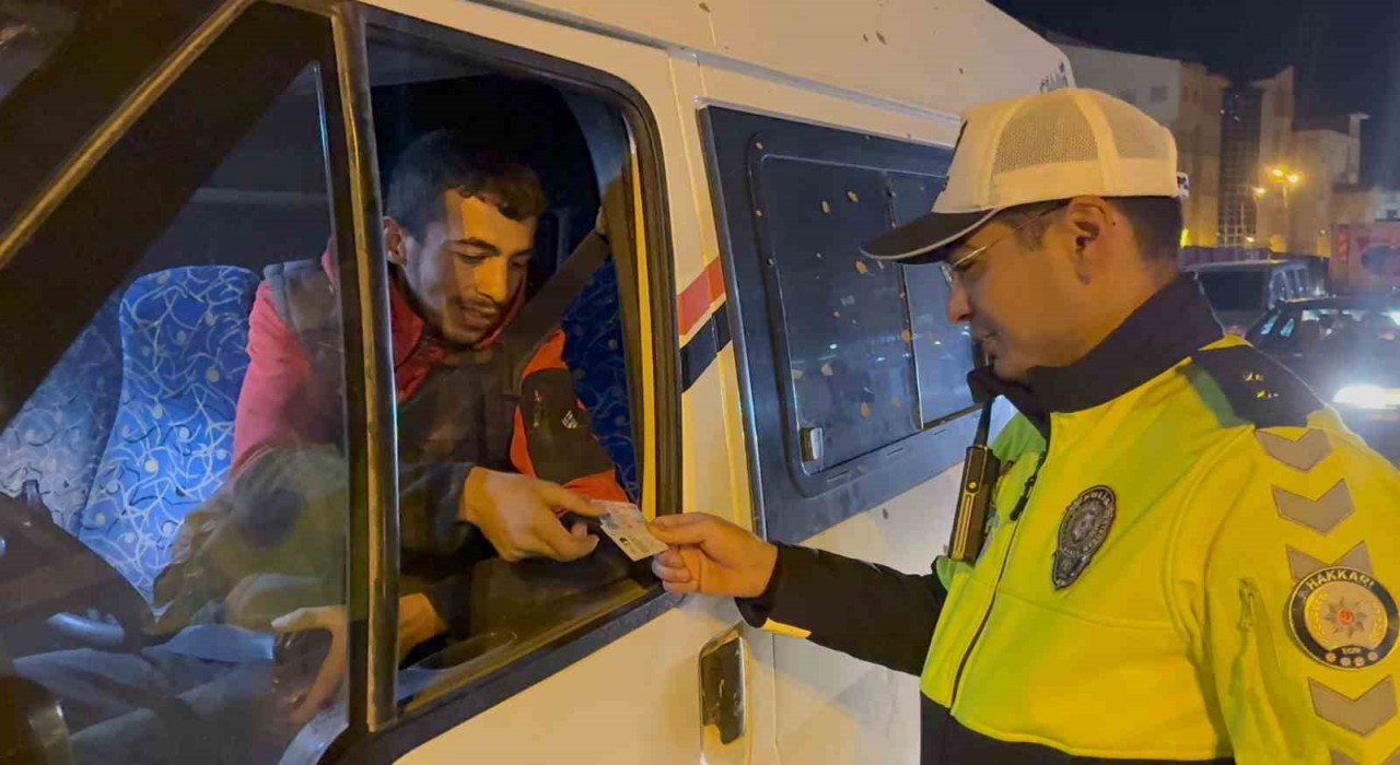 Hakkaride eş zamanlı huzur ve güven denetimi