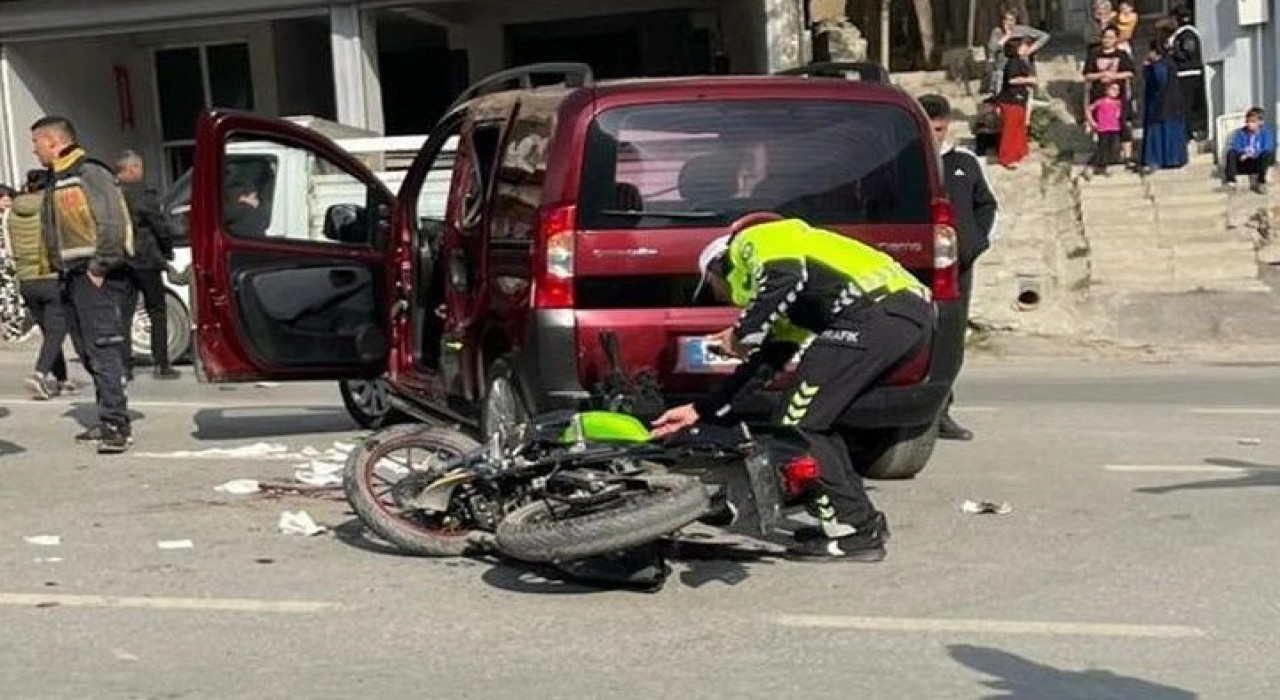 Hakkaride motosikletle kamyonet çarpıştı: 1 yaralı