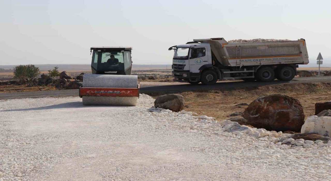 Haliliye Belediyesinden kırsal mahallelerde yol çalışması