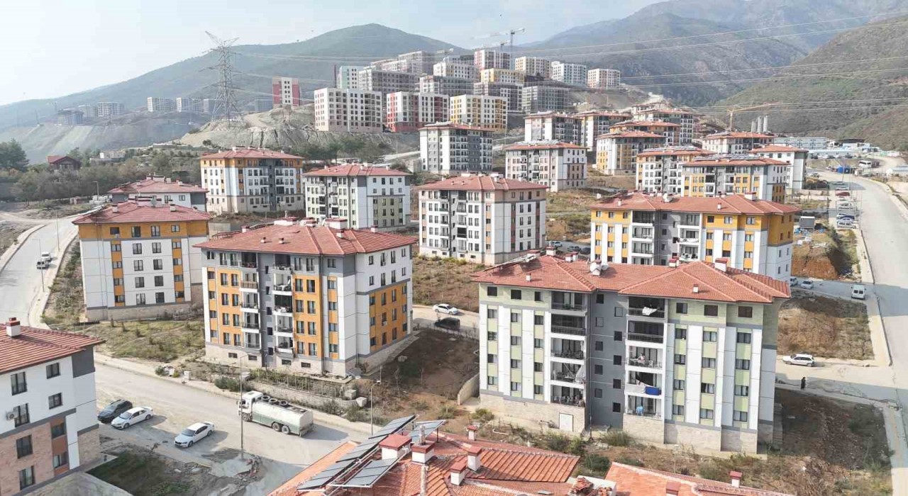 Hatayda binlerce deprem konutunun teslimiyle iki katına çıkan kira fiyatları düşmeye devam ediyor