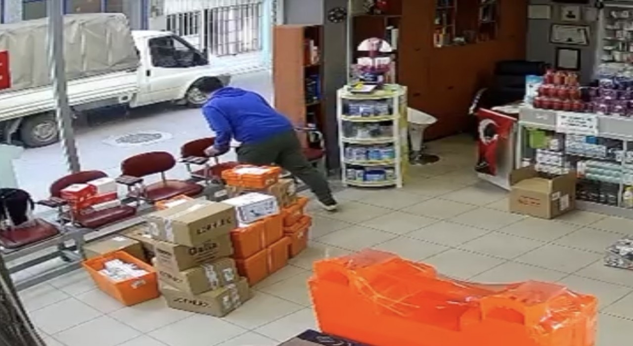 Hava almak için dışarı çıkan eczacının üzerine atladı: Çıplak sandım