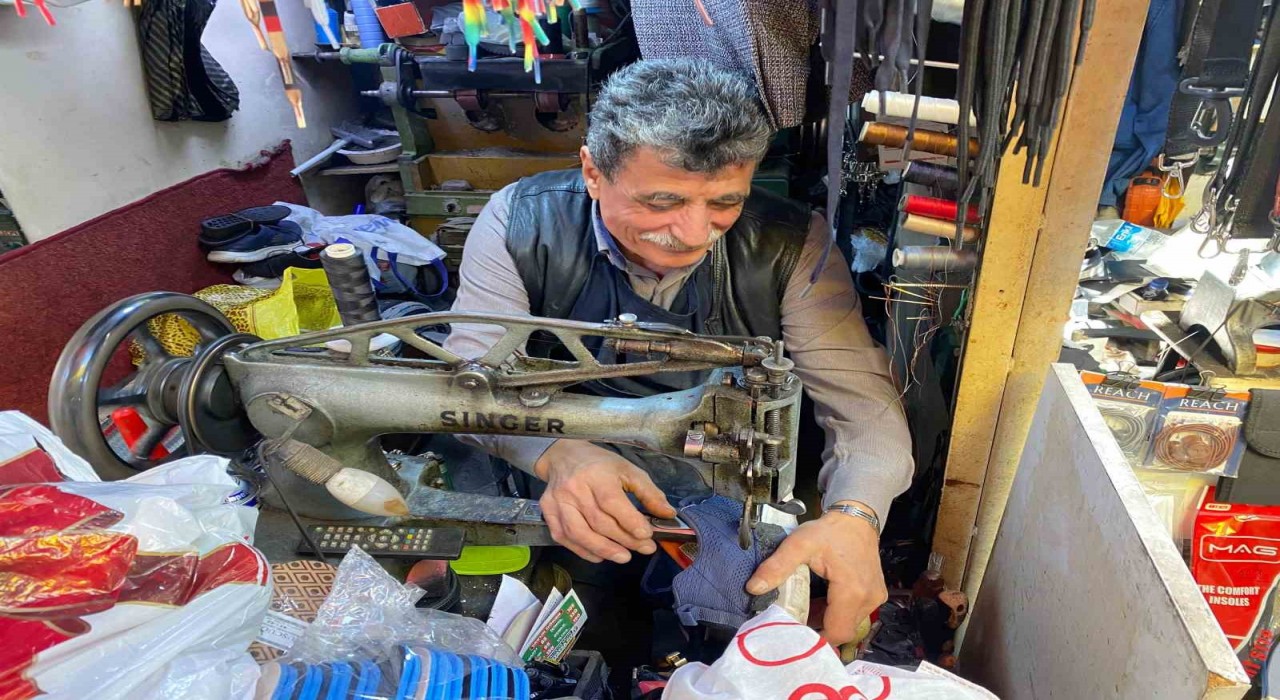 Havaların soğuması ile vatandaşların kışlık ayakkabı telaşı başladı