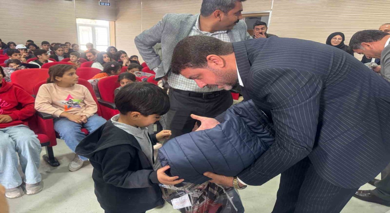 Hayırsever iş adamı Bozkuş, Hevselin Çiçekleri Projesi ile çocukların gönlüne dokundu