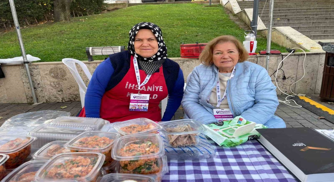 Heykelde meydan kadınların