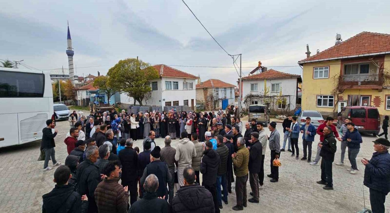 Hisarcıkta 36 kişilik umre kafilesi kutsal topraklara uğurlandı