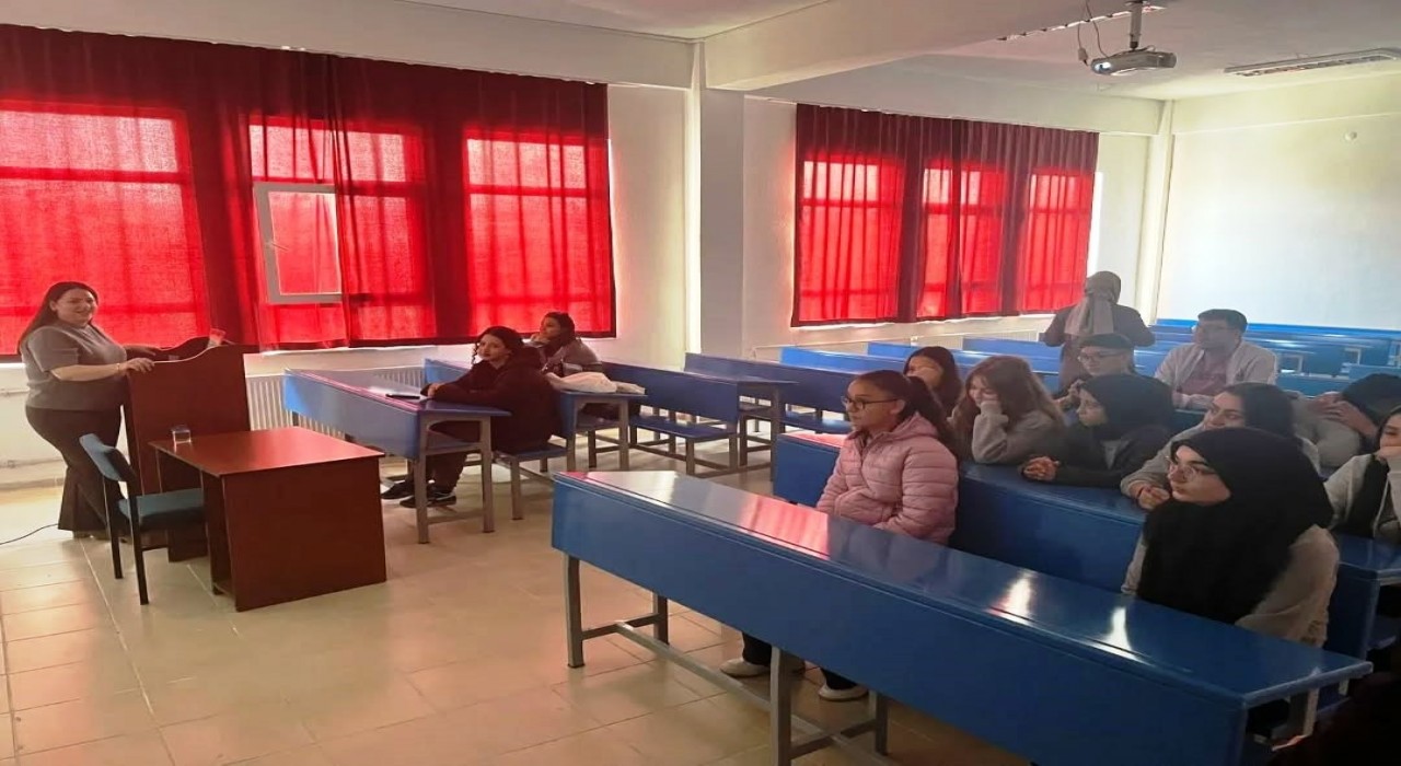 Hisarcıkta lise öğrencileri bir günlük üniversite öğrencisi oldu