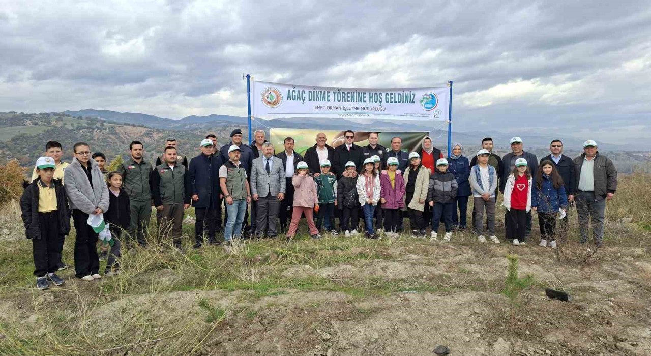 Hisarcıkta Milli Ağaçlandırma Gününde 150 fidan toprakla buluştu