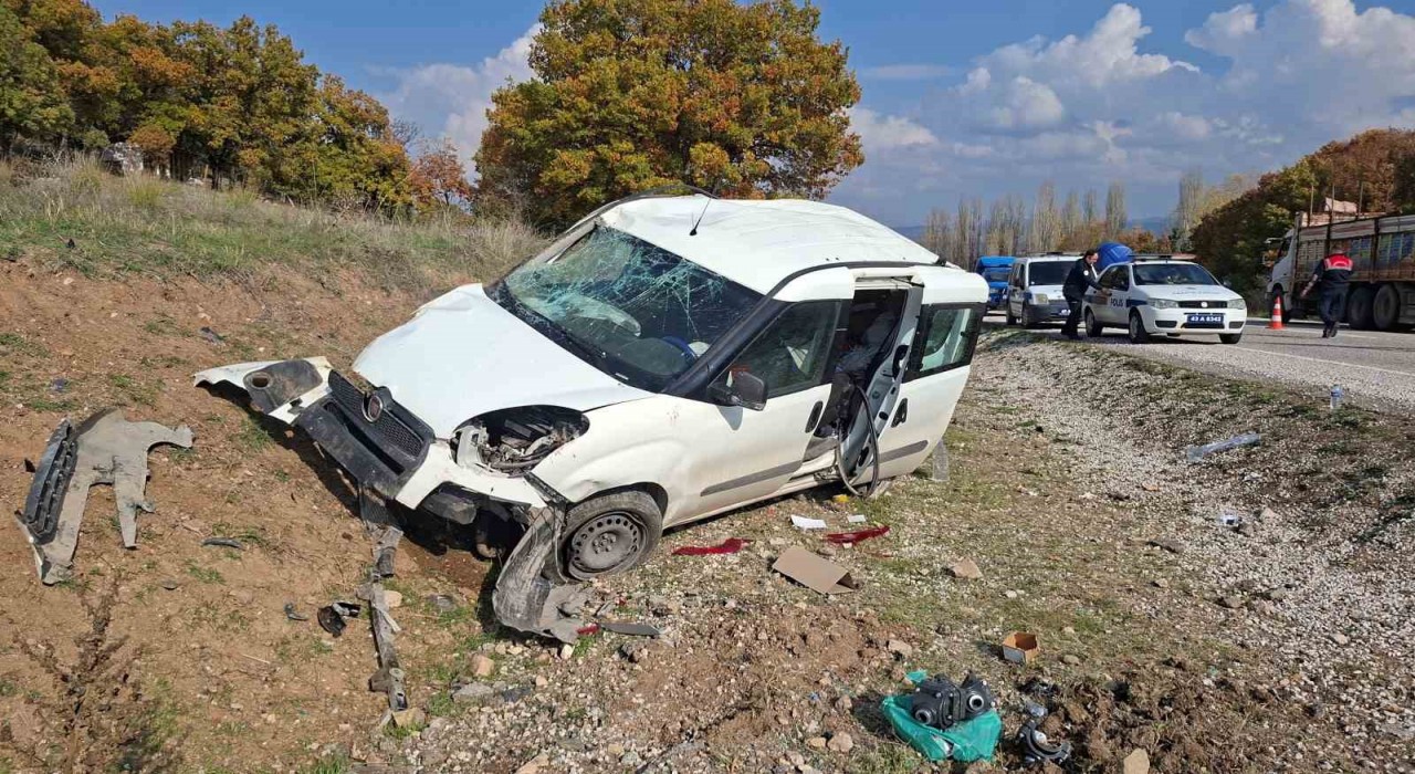 Hisarcıkta takla atan aracın sürücüsü yaralandı