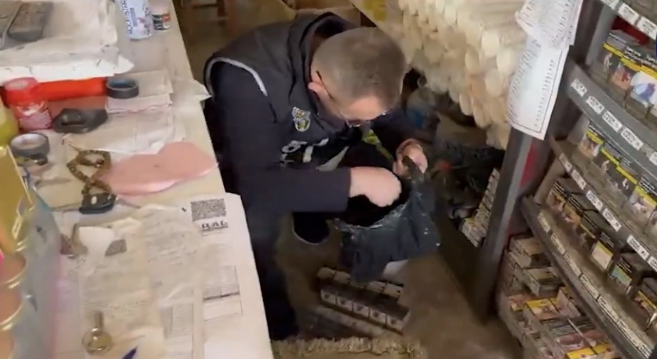 Iğdırda kaçak sigara ve uyuşturucu ele geçirildi