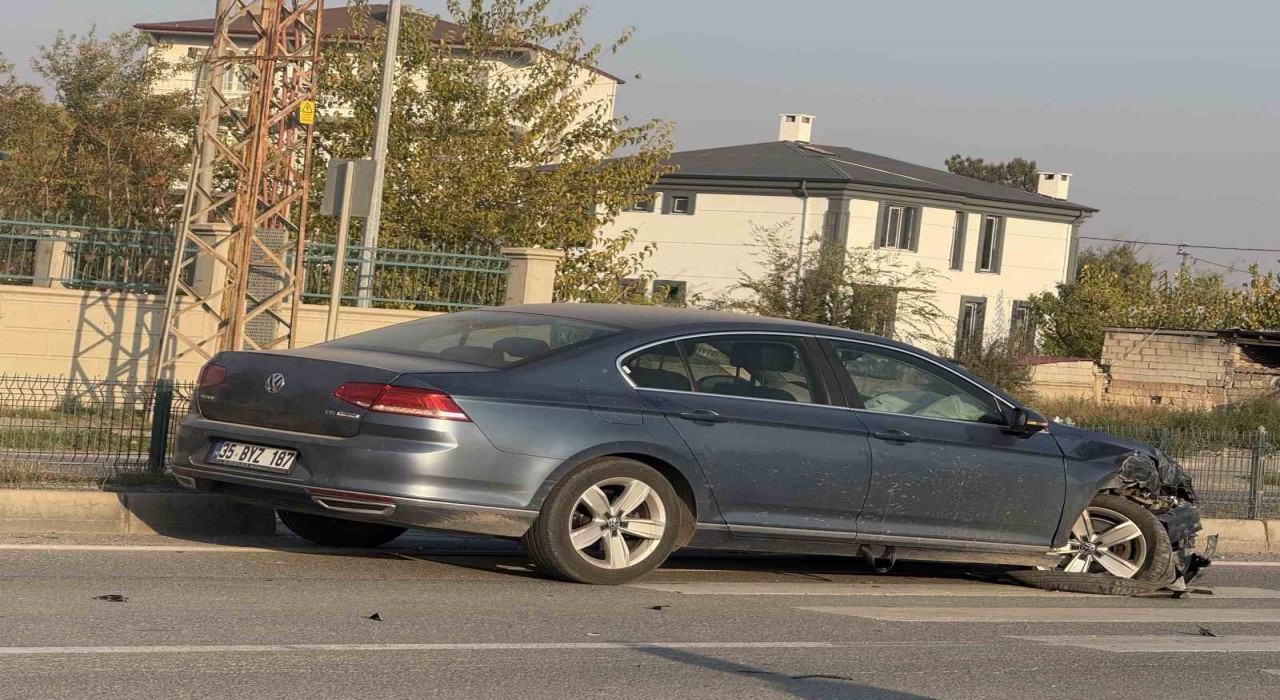 Iğdırda maddi hasarlı trafik kazası