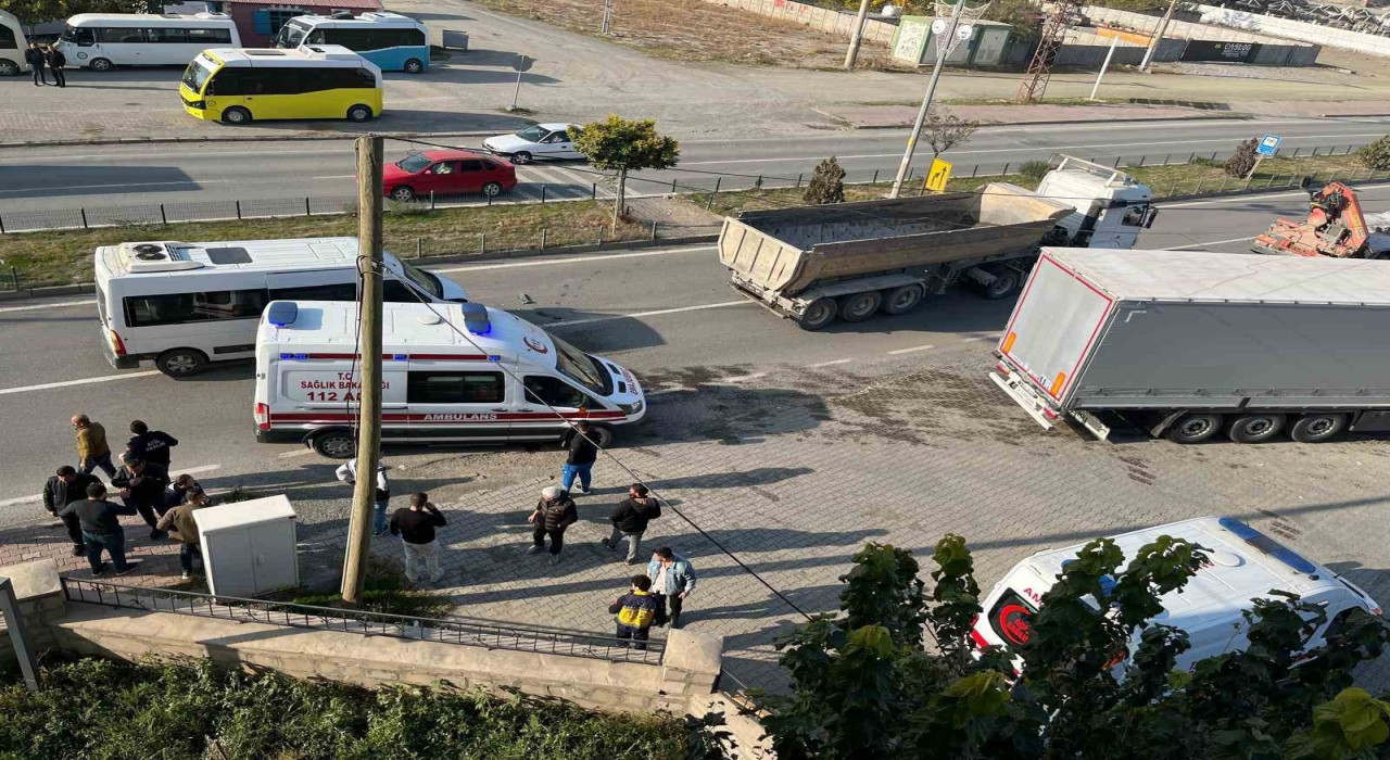 Iğdırda polis minibüsü kaza yaptı: 7 yaralı