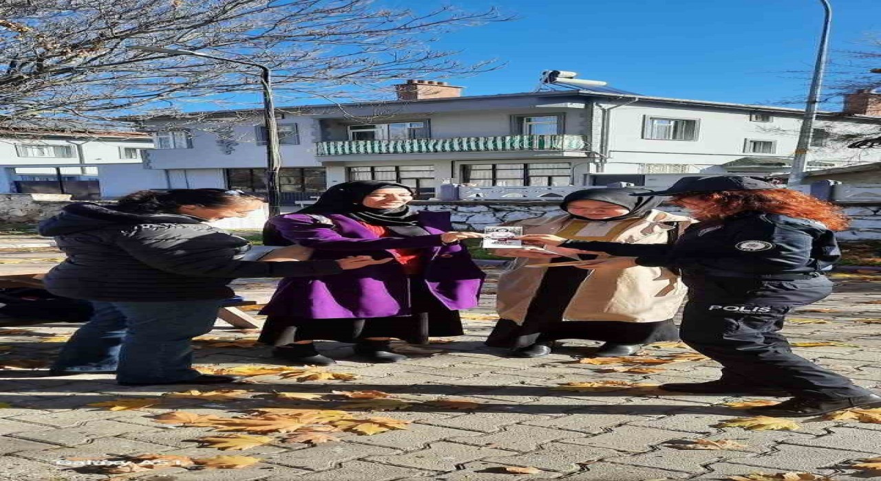 İhsaniyede vatandaşlara kadına şiddetle mücadele anlatıldı