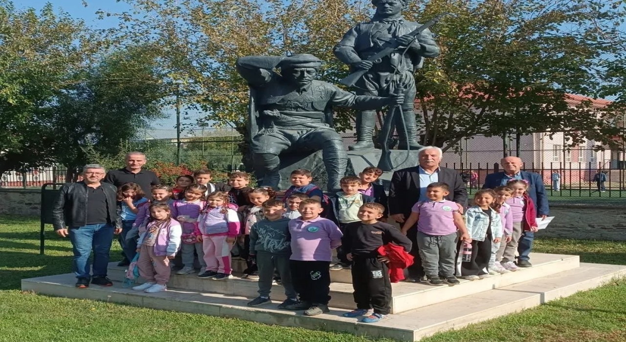 İlkokul öğrencileri Yörük Ali Efeyi unutmadı