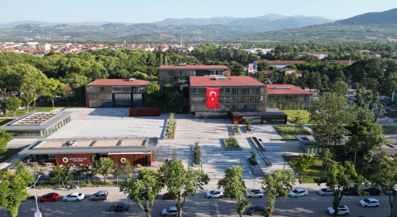 İnegölde 1000 üniversite öğrencisine maddi destek