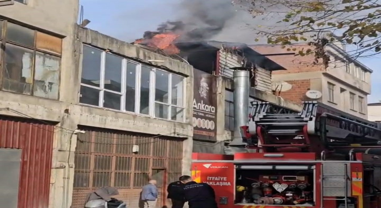 İnegölde mobilya imalathanesinde yangın