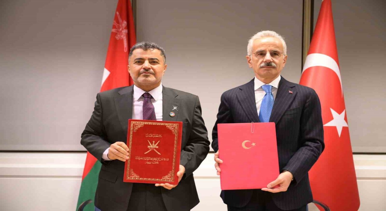 İngilterede Türkiye ile Umman arasında denizcilik ve ulaştırma alanında iş birliği için 2 yeni imza