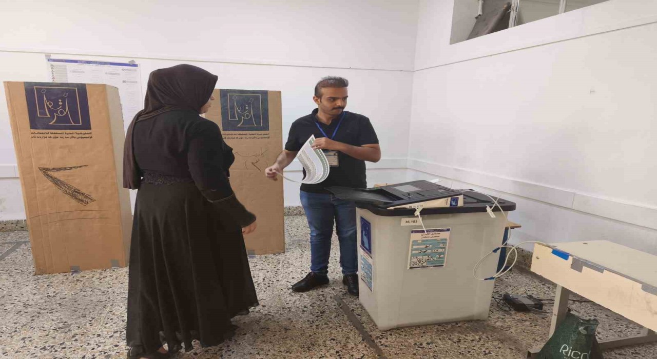 Irak halkı parlamento seçimi için sandık başında