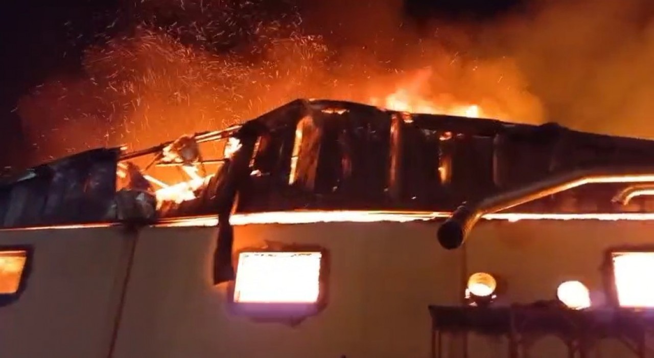 Ispartada bir kereste fabrikası tamamen yanarak kül oldu