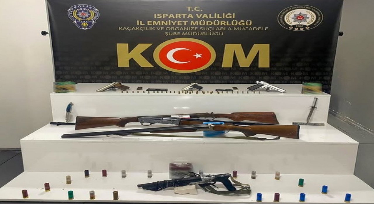 Ispartada yasa dışı silah ve mühimmat ele geçirdi