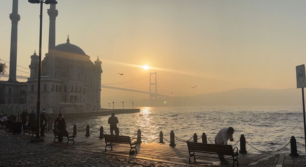 İstanbul Boğazında sis etkili oluyor