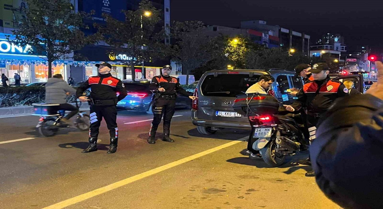 İstanbul Emniyet Müdürü Yıldız, Esenyurtta denetimlere katıldı