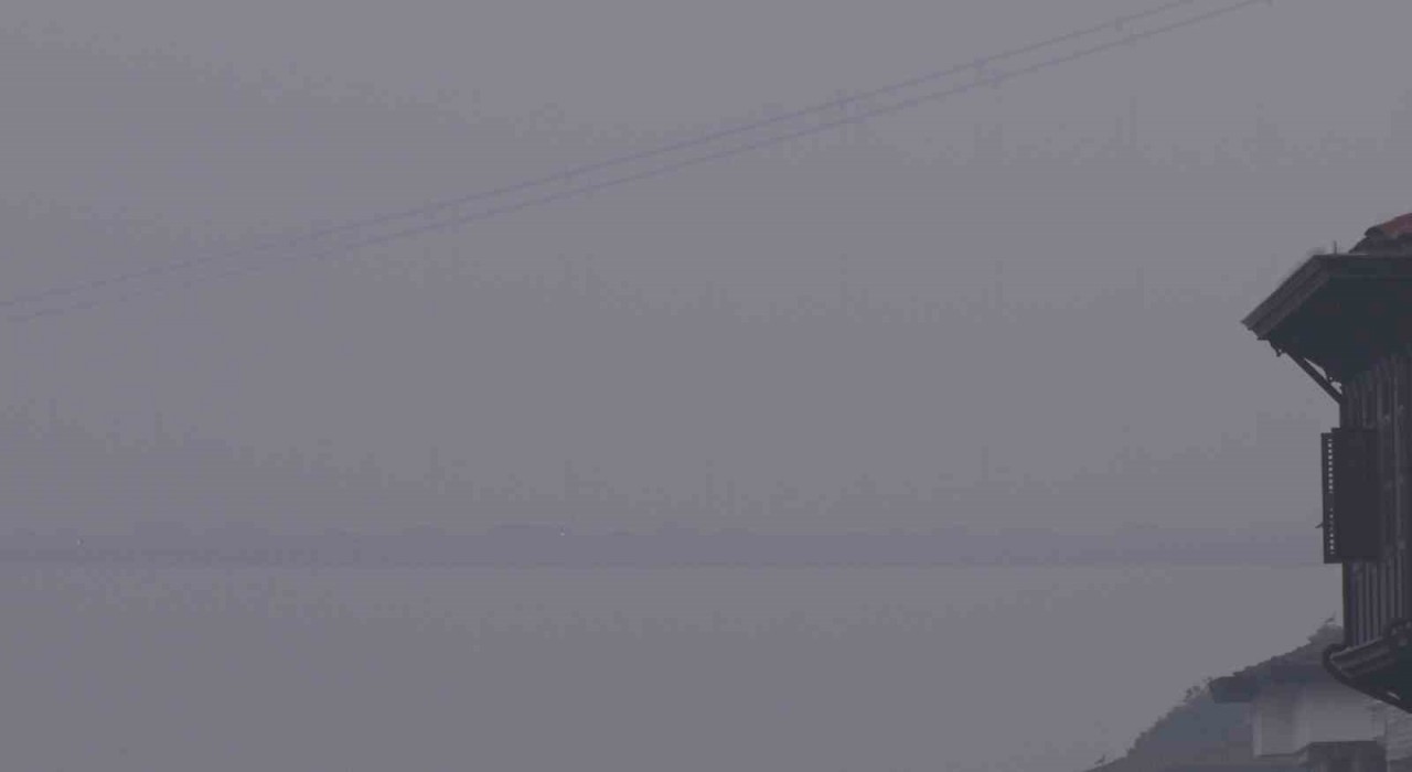 İstanbul güne yoğun sisle uyandı