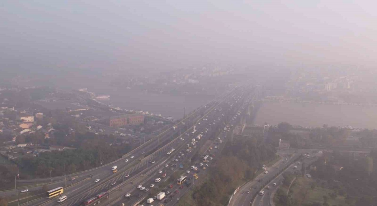 İstanbulda etkili olan sis havadan görüntülendi