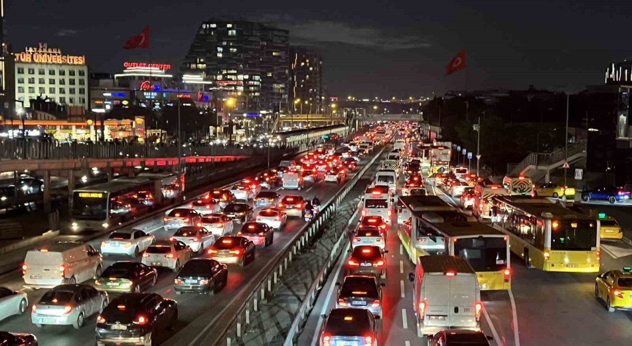 İstanbulda trafik yoğunluğu yüzde 78e ulaştı