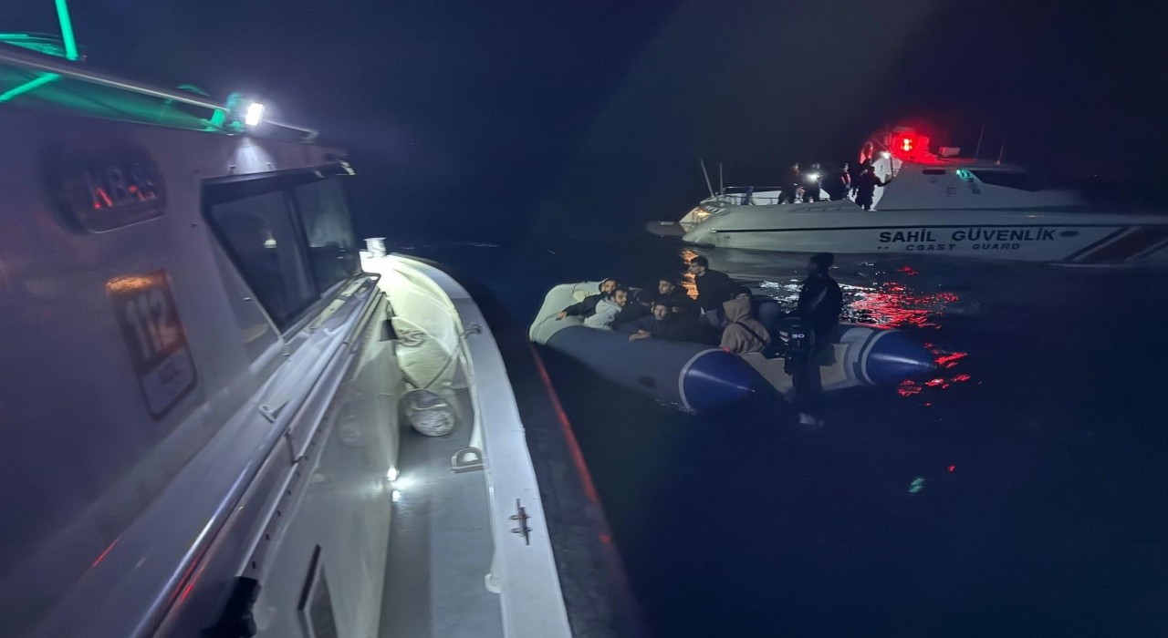 İzmir açıklarında 27 düzensiz göçmen yakalandı, 14 göçmen kurtarıldı