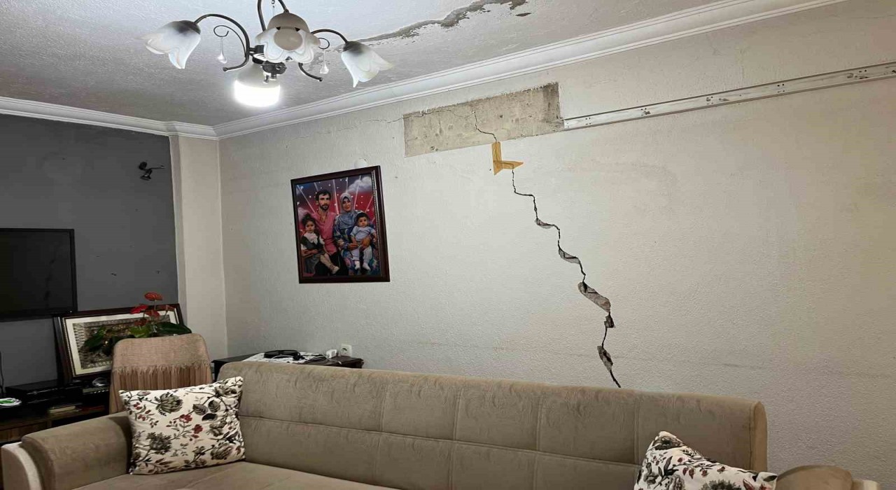 İzmirde bir mahalle tünel kazısı yüzünden diken üstünde