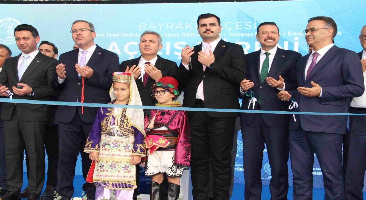 İzmirde depremde hasar görünce yeniden yapılan 4 okulun açılışı gerçekleştirildi